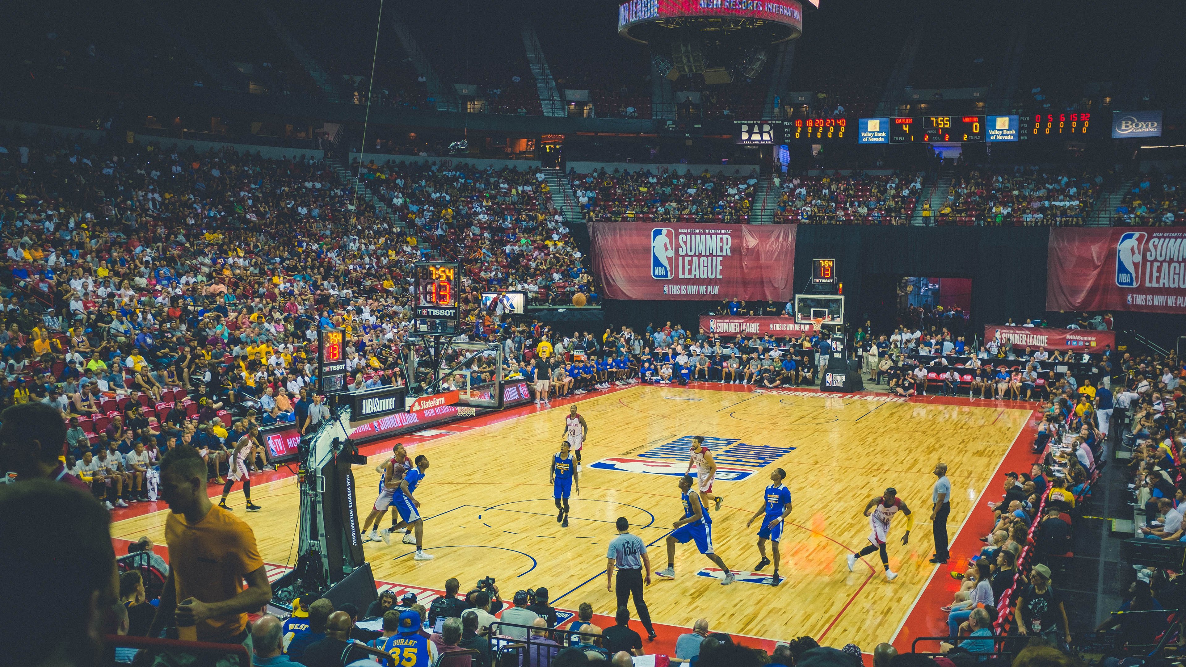 开云电子竞技-精彩追击：球队拼尽全力的激烈时刻，精彩追求